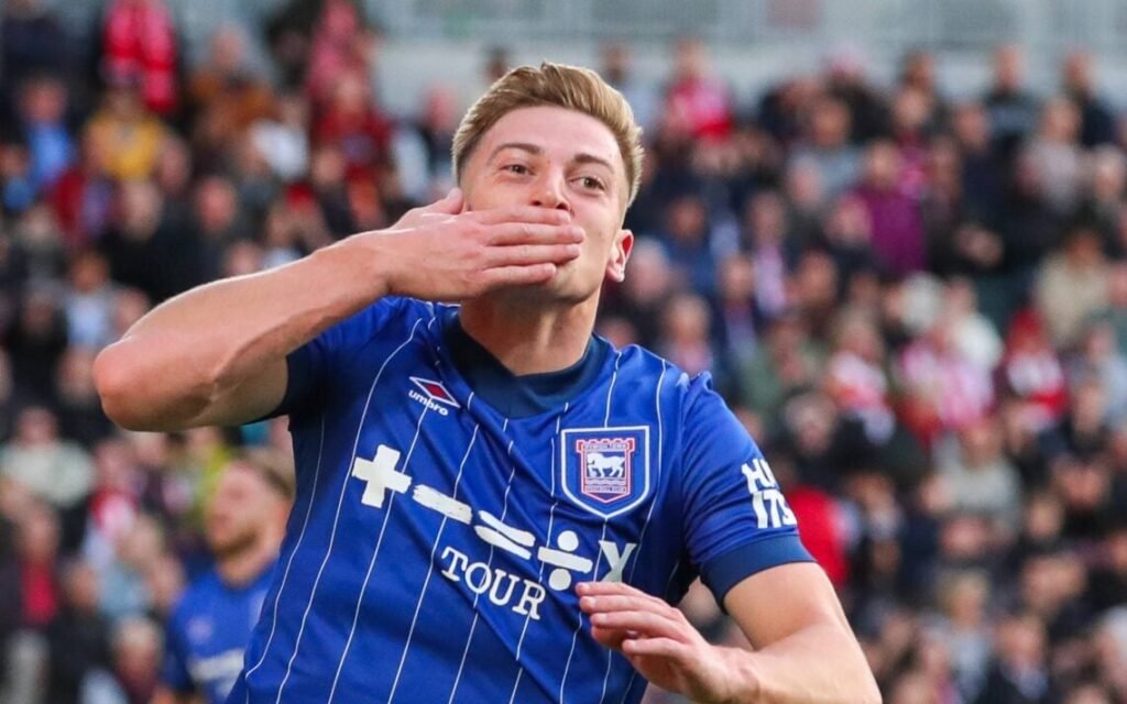 Liam Delap Set to Return as Chelsea Rotate Squad for Carabao Cup Tie